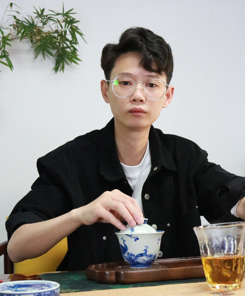 蔣瀮（靈）丹（國(guó)瓷紅葉畫(huà)院高級(jí)畫(huà)師）