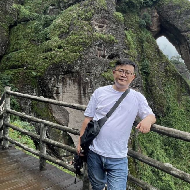 劉錦洪（國(guó)瓷紅葉畫(huà)院高級(jí)畫(huà)師）